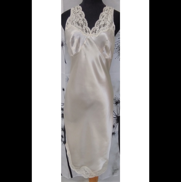 Vintage Wonder Maid Fine Lingerie Polyester Satin Slip - Picture 2 of 11